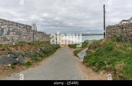 View of Treath Llydan beach at Rhosneigr, Anglesey, North Wales, UK. Taken on 5th April 2022. Stock Photo