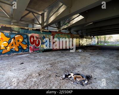 Contrasts. This image of graffiti by the Thames near Oxford does not show the traffic that - day and night - stream past on the bridge, carrying the c Stock Photo