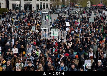 Berlin, Germany. 20th Apr, 2022. People gathered in Berlin to celebrate the green herb on today's global 420 cannabis weed day. (Photo by Michael Kuenne/PRESSCOV/Sipa USA) Credit: Sipa USA/Alamy Live News Stock Photo