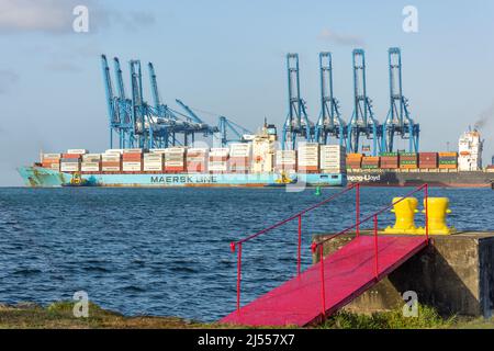 Maersk container ship unloading in Colon Harbour, Colon, Colon Province, Republic of Panama Stock Photo