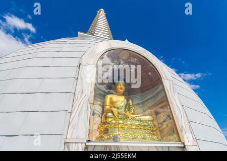 Grafenwörth: Stupa am Wagram, Buddha statue in Donau, Niederösterreich, Lower Austria, Austria Stock Photo