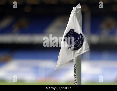 Goodison Park, Liverpool, UK. 20th Apr, 2022. Premier League football, Everton versus Leicester; the Everton FC club crest on a corner flag Credit: Action Plus Sports/Alamy Live News Stock Photo