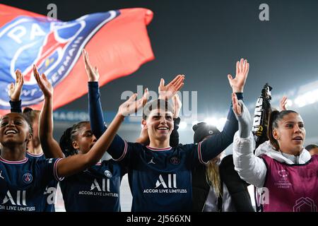 Elisa de Almeida and the team of PSG celebrates during the UEFA Women's Champions League, Quarter-finals, 2nd leg football match between Paris Saint-G Stock Photo