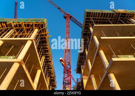 New construction of a residential and office building in Düsseldorf, shell, crane, Stock Photo