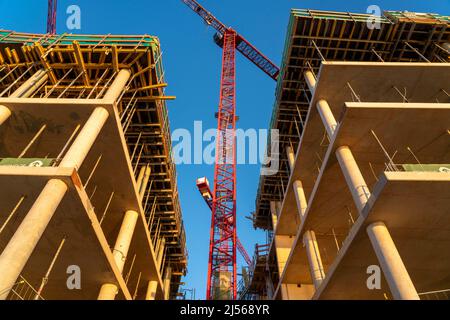 New construction of a residential and office building in Düsseldorf, shell, crane, Stock Photo
