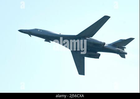 A B-1 Lancer assigned to the 34th and 37th Bomb Squadrons, Ellsworth AFB, SD, flies over during The Doolittle Raiders’ 80th Anniversary ceremony, April 18, 2022 at Okaloosa Island. U.S. Air Force Lt. Gen. Jim Slife, commander of Air Force Special Operations Command and U.S. Air Force Lt. Gen. Brad Webb, commander of Air Education and Training Command (AETC), conducted an aerial review in honor of the members of the Doolittle Raiders. (U.S. Air Force photo by Senior Airman Jonathan Valdes Montijo) Stock Photo