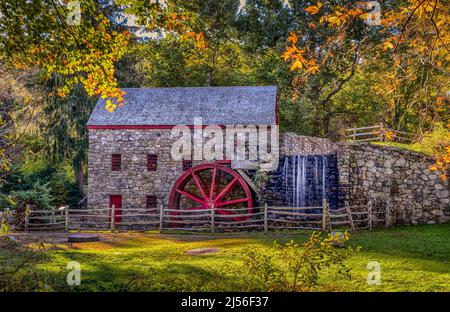 The Old Wayside Inn Grist Mill in Sudbury, Massachusetts, in Fall season Stock Photo