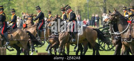 London, UK. 21st Apr, 2022. The King's Troop Royal Horse Artillery firing a 41 Gun Royal Salute on the occasion of the Queen's 96th Birthday at Hyde Park London UK Credit: Ian Davidson/Alamy Live News Stock Photo
