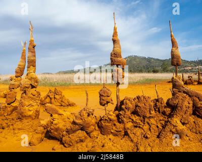 Chemical precipitation geoforms in the mining reservoir of Gossan at Riotinto, Huelva Stock Photo