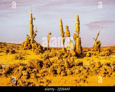 Chemical precipitation geoforms in the mining reservoir of Gossan at Riotinto, Huelva Stock Photo