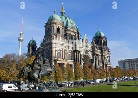 Amazon on horseback, Berlin Cathedral, Lustgarten, Mitte, Berlin, Germany Stock Photo