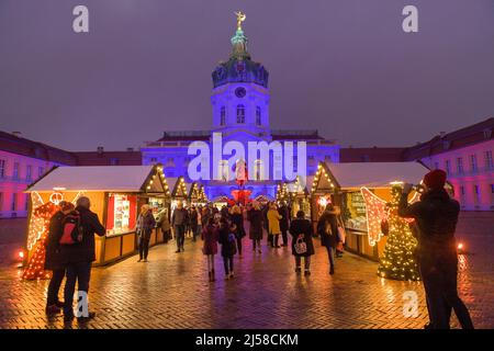 Weihnachtsmarkt am Schloss Charlottenburg, Berlin, Deutschland Stock Photo