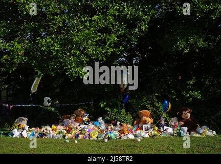 File photo dated 03/08/21 of tributes left at the scene in the Sarn area of Bridgend, south Wales, near to where five-year-old Logan Mwangi, also known as Logan Williamson, was discovered on July 31 2021. His mother Angharad Williamson, 31, his stepfather John Cole, 40 and a 14-year-old boy, who cannot be named for legal reasons, have been found guilty at Cardiff Crown Court. Issue date: Thursday April 21, 2022. Stock Photo