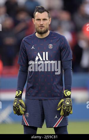 Goalkeeper Alexandre Letellier of PSG with wife Chloe Letellier post match  during the Ligue 1 match between Paris Saint Germain and Clermont Foot at P  Stock Photo - Alamy