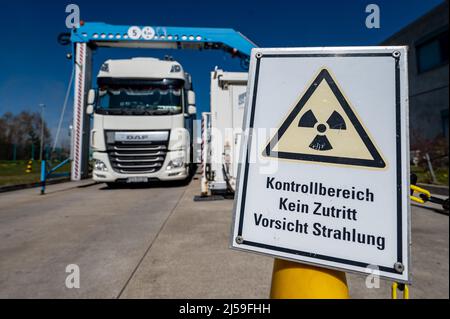 20 April 2022, Bavaria, Wernberg-Köblitz: A sign with a warning 'Controlled Area, No Entry, Caution Radiation' stands in front of a mobile X-ray unit of the customs. The equipment can be used to screen trucks and their cargo for hidden contraband using X-rays. Photo: Armin Weigel/dpa Stock Photo