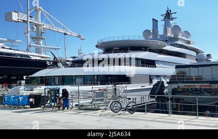 AJAXNETPHOTO. 16TH NOVEMBER, 2021. MARINA DI CARRARA, ITALY. - ARABIAN NIGHTS SUPERYACHT - SCHEHERAZADE, ONE OF THE WORLD'S LARGEST LUXURY SUPERYACHTS BUILT BY LURSSEN OF GERMANY AT A COST OF APPROX $700MILLION. THE SHIP IS 459FT (138M) LONG, HAS SIX DECKS, TWO HELIPADS, 4 RADAR INSTALLATIONS AND DECORATED THROUGHOUT WITH GOLD-PLATED AND MARBLE ARTIFACTS. THE SHIP FLIES THE CAYMAN ISLANDS FLAG BUT OWNERSHIP IS CURRENTLY UNKNOWN.PHOTO:AJAX NEWS PHOTOS REF:6FA16B30 FD3A 493C ADFA F4471CEED9BF Stock Photo