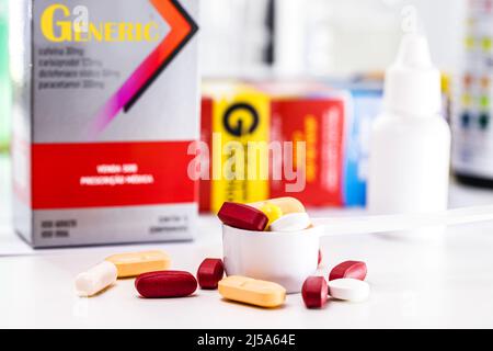 generic drug tablets and capsules, with the same active substance, pharmaceutical form, dosage and pharmacological indication as the 'reference drug' Stock Photo