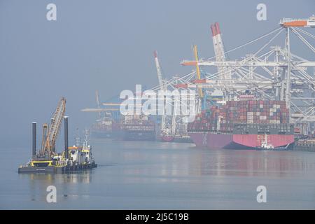 Illustration of container ship arrives at the Port of Le Havre in Le Havre, France, on April 20, 2022. Photo by Francis Petit/ABACAPRESS.COM Stock Photo