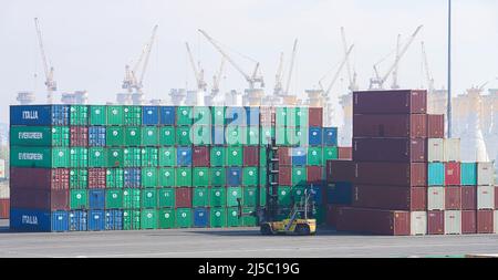 Illustration of container ship arrives at the Port of Le Havre in Le Havre, France, on April 20, 2022. Photo by Francis Petit/ABACAPRESS.COM Stock Photo