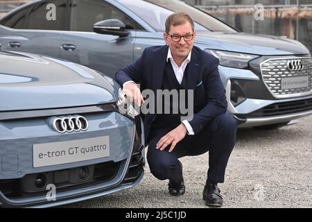 Tegernsee, Germany. 22nd Apr, 2022. Markus DUESMANN (Management Chairman of AUDI AG) poses at the front of an Audi e-tron gt quattro. Ludwig Erhard Summit 2022 at Gut Kaltenbrunn am Tegernsee on April 21, 2022. Credit: dpa picture alliance/Alamy Live News Stock Photo