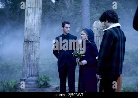 MATTHEW GOODE and TERESA PALMER in A DISCOVERY OF WITCHES (2018), directed by JUAN CARLOS MEDINA and FARREN BLACKBURN. Credit: AMC / Album Stock Photo