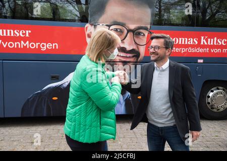 Thomas KUTSCHATY, top candidate of the NRW SPD and chairman of the SPD state parliamentary group, and SPD top candidate for the 2022 state elections, is welcomed by Wiebke ESDAR, MdB, Bielefeld, on April 21, 2022. Stock Photo