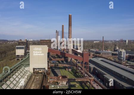 Aerial view of the Zollverein coking plant in Essen, Germany, which ceased operations in 1993. Together with the Zollverein colliery, the former coking plant was declared a World Heritage Site by UNESCO in 2001. [automated translation] Stock Photo