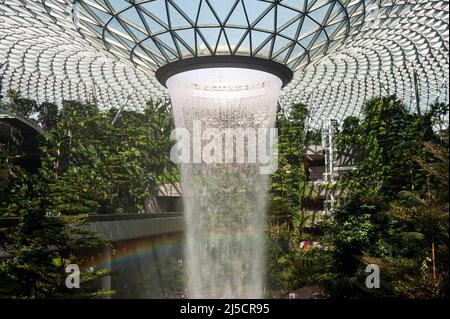 Aug. 28, 2020, Singapore, Republic of Singapore, Asia - View from Canopy Park of Forest Valley and the HSBC Rain Vortex waterfall at the new Jewel Terminal at Changi International Airport. The design is by architectural firm Moshe Safdie. [automated translation] Stock Photo