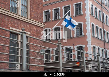 06/24/2018, Helsinki, Finland, Europe - A Finnish flag flies in front of a building in the center of the capital. [automated translation] Stock Photo