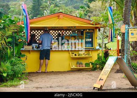 Sunrise Shack offering various foods, fresh fruits and coffee or tea takeout near Sunset Beach on North Shore on island of Oahu, Hawaii, USA Stock Photo
