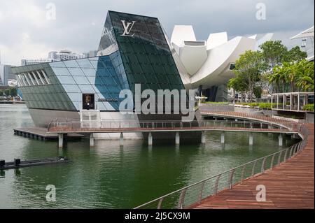 Singapore - Louis Vuitton Store in the middle of water: Clicked