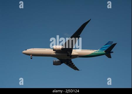 Apr. 07, 2021, Singapore, Republic of Singapore, Asia - A Garuda Indonesia Airbus A330-900neo passenger aircraft with registration PK-GHF on approach to Changi International Airport during the ongoing Corona crisis. Garuda is a member of the SkyTeam airline alliance. [automated translation]