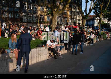 06/13/2018, Porto, Portugal, Europe - People gather at a popular meeting place for locals around a narrow grassy area, under shady trees in the old town near Parque das Virtudes, enjoying the evening sun with views over the city and the Duero Valley (Douro Valley). [automated translation] Stock Photo