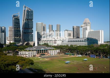 05.01.2020, Singapore, Republic of Singapore, Asia - View from the roof terrace of the National Gallery Singapore of the downtown skyline with its skyscrapers and Padang Field in the foreground. [automated translation] Stock Photo
