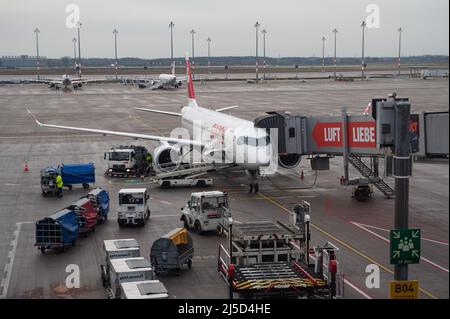 'Dec. 14, 2021, Berlin, Germany, Europe - An Airbus A220-300 passenger aircraft of Swiss Airlines parks at a gate at Berlin Brandenburg ''Willy Brandt'' Airport. Swiss is a member of the Star Alliance aviation alliance, an international network of airlines. [automated translation]' Stock Photo