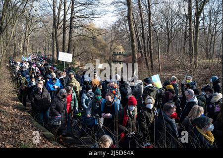 '27.02.2022, Berlin, Germany, Europe - Participants of the demonstration for peace in Europe and against Russia's war in Ukraine walk through the Tiergarten. In Berlin, several hundred thousand people are protesting against Russia's illegal war of aggression in Ukraine, initiated by Russian President Putin. The large demonstration in the district of Tiergarten stretches from the Victory Column along the Strasse des 17. Juni to the Brandenburg Gate and takes place under the slogan ''Stop the war. Peace for Ukraine and all of Europe''. [automated translation]' Stock Photo