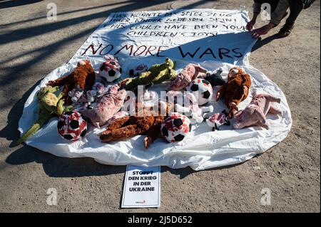03/07/2022, Berlin, Germany, Europe - An installation of stuffed animals and toys covered in blood on a banner on the ground during a protest in front of the Russian Embassy Unter den Linden in the Mitte district. The toys are symbolic of the number of children who died in the Russian invasion of Ukraine. [automated translation] Stock Photo