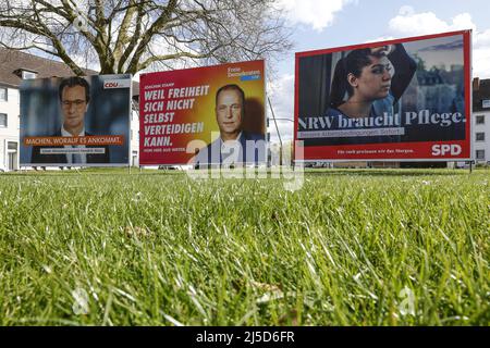 Castrop-Rauxel, 10.04.2022 - Election posters of CDU, SPD and FDP. The election for the 18th state parliament of North Rhine-Westphalia will take place on May 15, 2022. [automated translation] Stock Photo