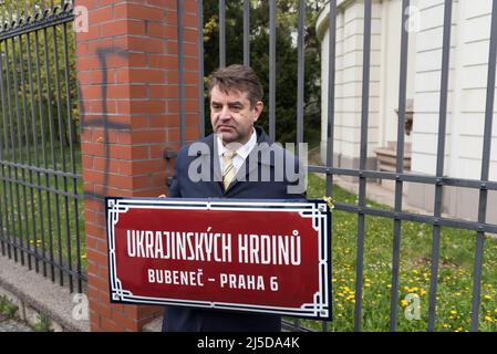 Prague, Czech Republic. 22nd Apr, 2022. Ukrainian ambassador in the Czech Republic Yevhen Perebyinis poses with new street sign in front of the Russian embassy during renaming ceremony. Part of the street where Russian Embassy in Prague is located, was officially renamed to the Ukrainian Heroes street (Ukrajinskych Hrdinu in Czech language). The street was renamed as symbolic act in order to show solidarity and support to Ukraine in ongoing Russian aggression. Credit: SOPA Images Limited/Alamy Live News Stock Photo