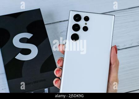 Samsung Galaxy S22 Ultra in phantom white Stock Photo