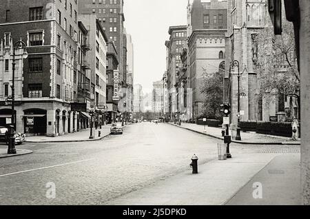 Broadway and East 10th Street looking North, New York City, New York, USA, Angelo Rizzuto, Anthony Angel Collection, September 1952 Stock Photo