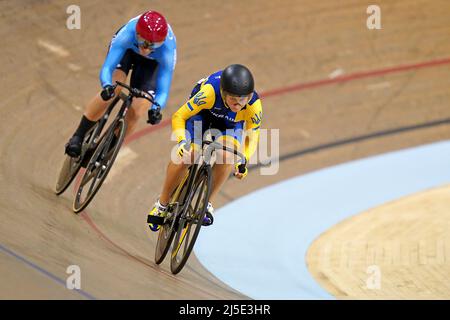 Canada's Kelsey Mitchell (left) in action against Ukraine's Olena Starikova during the sprint semi-final during day two of the Tissot UCI Track Nations Cup 2022 at the Sir Chris Hoy Velodrome, Glasgow. Picture date: Friday April 22, 2022. Stock Photo