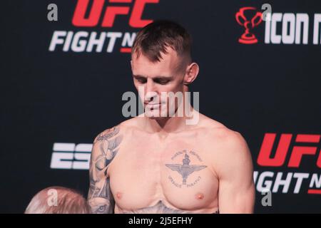 Las Vegas, USA. 22nd Apr, 2022. LAS VEGAS, NV - APRIL 22: Cameron Else steps on the scale during the UFC Fight Night 205: Lemos v Andrade: Weigh-in at UFC Apex on April 22, 2022 in Las Vegas, Nevada, United States. (Photo by Diego Ribas/PxImages) Credit: Px Images/Alamy Live News Stock Photo