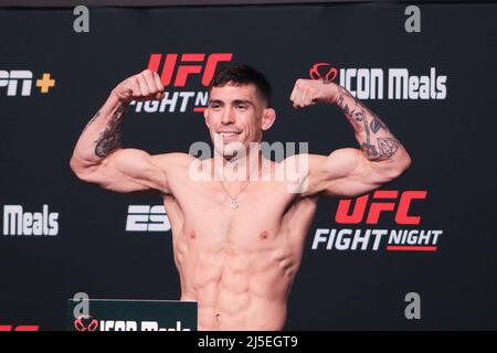 Las Vegas, USA. 22nd Apr, 2022. April 22, 2022, Las Vegas, Nevada, Las Vegas, NV, United States: LAS VEGAS, NV - APRIL 22: Preston Parsons . steps on the scale during the UFC Fight Night 205: Lemos v Andrade: Weigh-in at UFC Apex on April 22, 2022 in Las Vegas, Nevada, United States. (Credit Image: © Diego Ribas/PX Imagens via ZUMA Press Wire) Credit: ZUMA Press, Inc./Alamy Live News Stock Photo