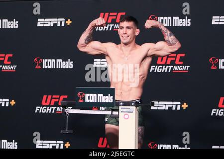 Las Vegas, USA. 22nd Apr, 2022. April 22, 2022, Las Vegas, Nevada, Las Vegas, NV, United States: LAS VEGAS, NV - APRIL 22: Preston Parsons . steps on the scale during the UFC Fight Night 205: Lemos v Andrade: Weigh-in at UFC Apex on April 22, 2022 in Las Vegas, Nevada, United States. (Credit Image: © Diego Ribas/PX Imagens via ZUMA Press Wire) Credit: ZUMA Press, Inc./Alamy Live News Stock Photo