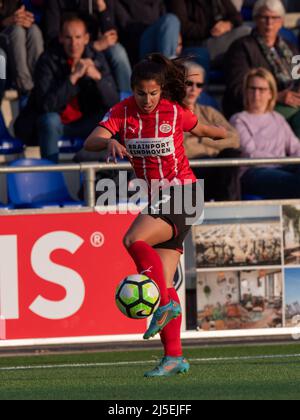 ALKMAAR, NETHERLANDS - APRIL 22: Naomi Pattiwael of PSV Eindhoven during the Dutch Pure Energie Woman Eredivisie match between VV Alkmaar and PSV at Sportpark Robonsbosweg on April 22, 2022 in Alkmaar, Netherlands (Photo by Kees Kuijt/Orange Pictures) Stock Photo