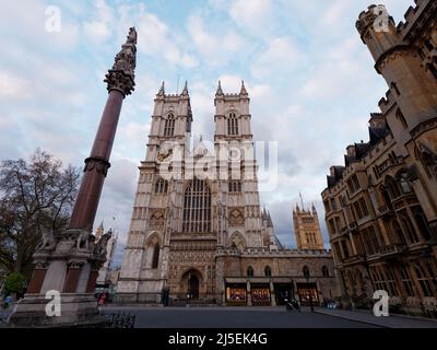 London, Greater London, England, April 13 2022: Westminster Abbey entrance in the evening with Deans Yard right. Stock Photo