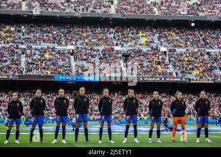 Barcelona, Spain. 22nd Apr, 2022. Players of FC Barcelona are seen before the UEFA Women's Champions League match between FC Barcelona Femeni and VfL Wolfsburg Women at Camp Nou. Final score; FC Barcelona Femeni 5:1 VfL Wolfsburg Women Credit: SOPA Images Limited/Alamy Live News Stock Photo