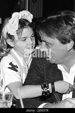 Exclusive photos of Drew Barrymore as a child attending a party at the ...