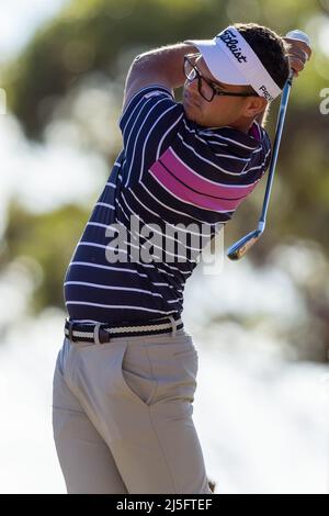 Karlkurla, Australia, 23 April, 2022. Connor Fewkes hits a shot off the first tee during the 2021 CKB WA PGA Championship, part of the ISPS HANDA PGA Tour of Australasia on April 23, 2022 at Kalgoorlie Golf Course in Kalgoorlie, Australia. Credit: Graham Conaty/Speed Media/Alamy Live News Stock Photo